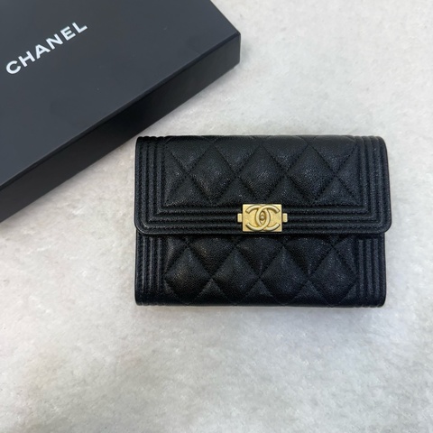 Chanel 黑金荔枝皮Boy下蓋中夾