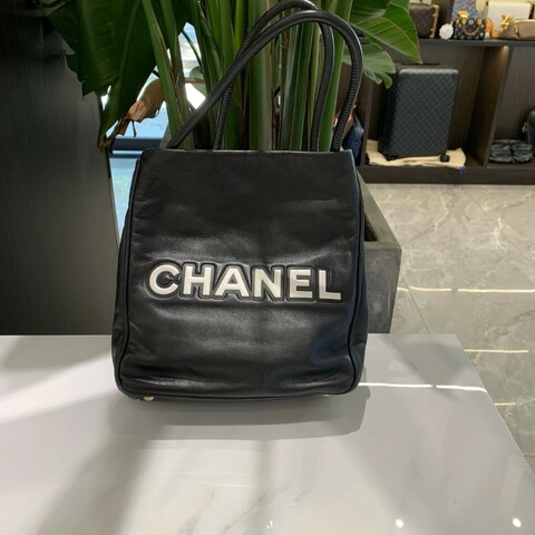 二手正品香奈兒chanel vintage雙面山茶花托特包 正常使用痕跡 整體品相佳 辨識度極高 可腋下、斜挎。