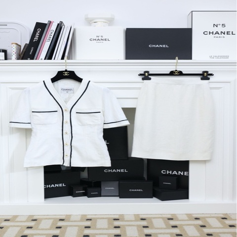 Chanel 94年黑色滚边白色V领短袖半裙套装
