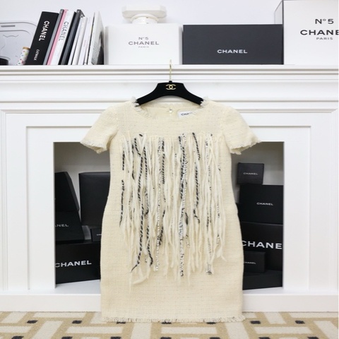 Chanel 10年秋冬系列秀款米黄色羊毛圆领流苏短袖连衣裙