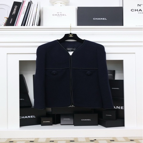 Chanel 16年藏青色羊毛缎面滚边V领外套