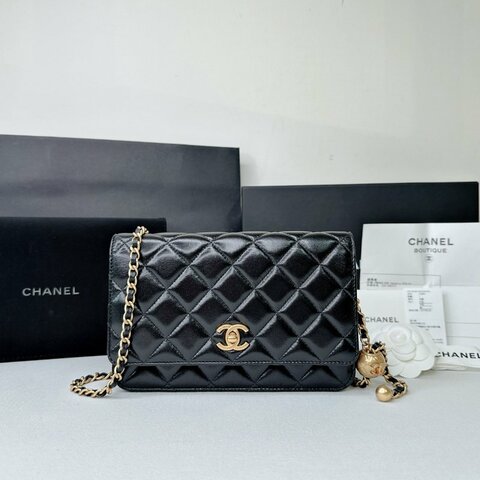 CHANEL 菱格小羊皮金球WOC鏈包