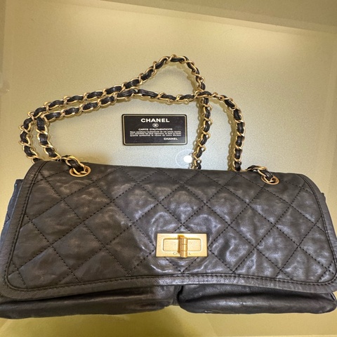 Chanel香奈兒經典必入款Chanel 2.55 Reissue 【225/226】黑金復古油蠟牛皮方釦鏈條包 (包況良好、配件齊全、保值與實用）