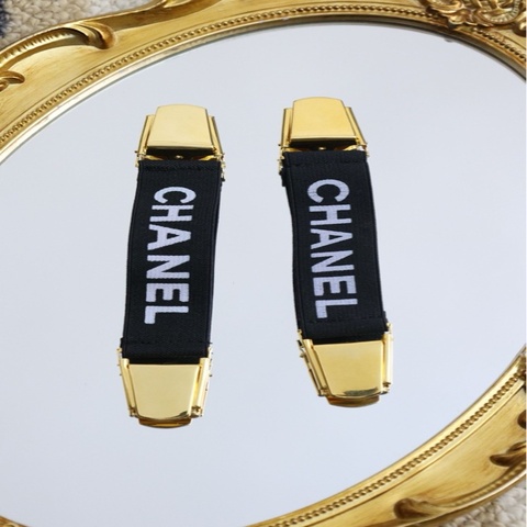 Chanel 94年秀款黑金字母衣服固定夹