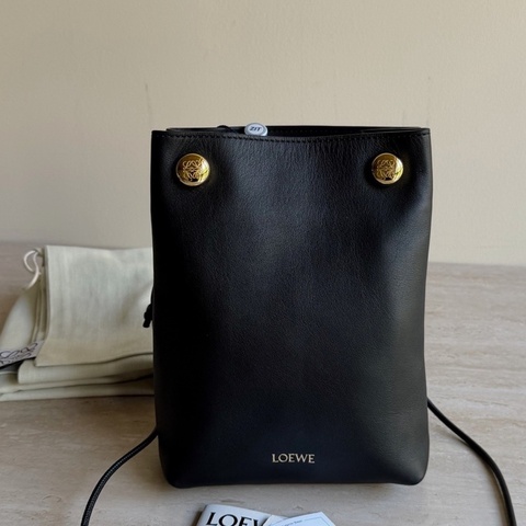 LOEWE羅意威Pebble Pouch手機包 黑色小牛皮 底長17 cm