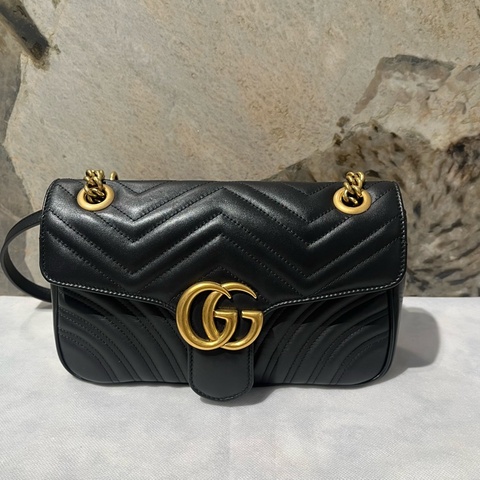 Gucci 黑牛皮金釦Marmont 掀蓋包26cm