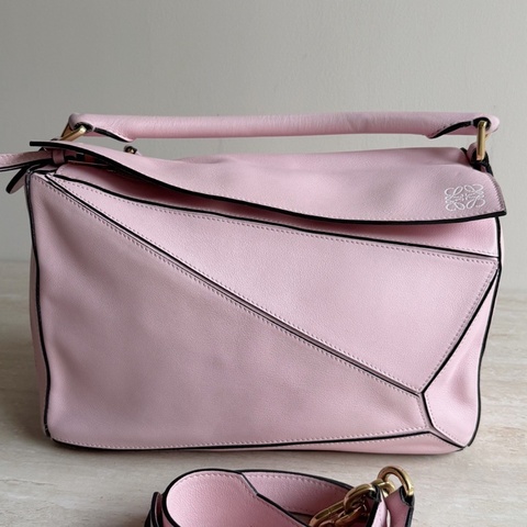 Loewe羅意威 Puzzle櫻花粉中號 底長29cm