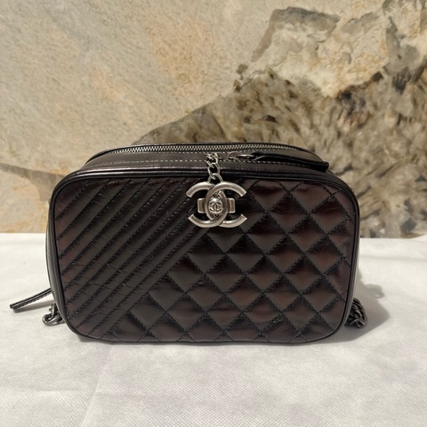 Chanel黑銀羊皮相機包