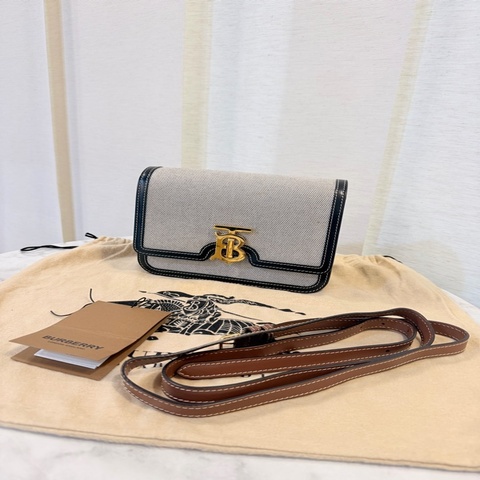 便宜賣‼️Burberry TB字帆布拼牛皮斜背包