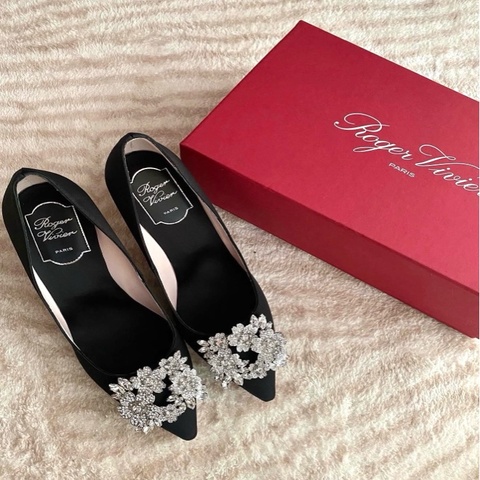 Roger Vivier Bouquet Strass Buckle 黑色水鑽絲緞高跟