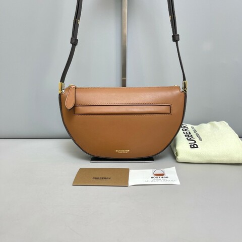 Burberry 焦糖色拼色半月單肩斜挎包