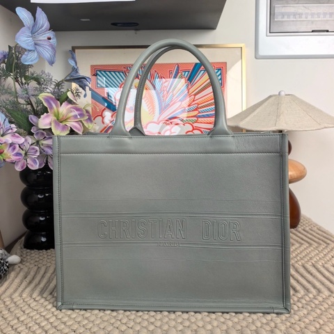 98新好成色🩶#Dior #Booktote #霧霾灰托特購物袋中號 #全皮款