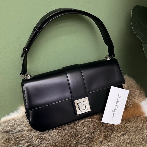 salvatoreferragamo菲拉格慕黑銀單肩包