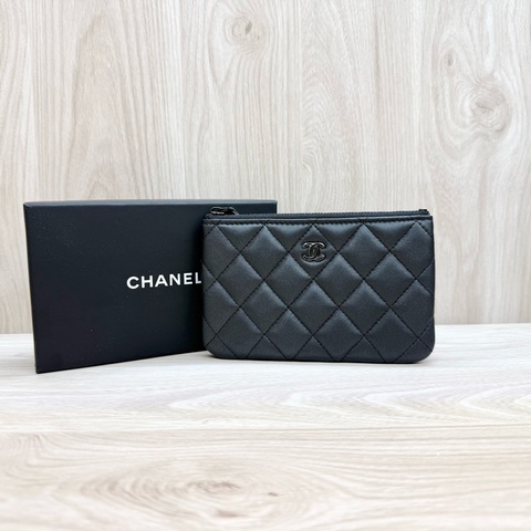 CHANEL近全新🖤黑牛皮黑釦零錢包A82365