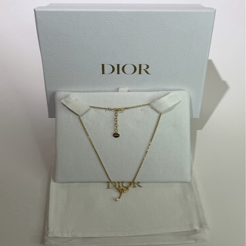 DIOR｜豬鼻子珍珠垂墜項鏈