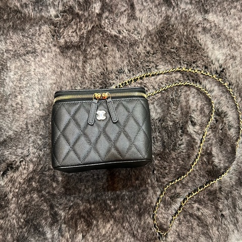Chanel 香奈兒｜ 經典雙拉鍊鍊子化妝包（長盒子）