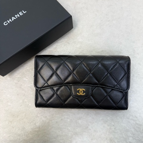 Chanel 黑金羊皮下蓋三折6卡長夾
