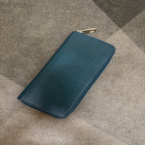 Lv水波紋經典ZIPPY拉鍊長夾