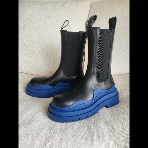 9新 未使用品 Bottega Veneta Tire 黑/藍色皮靴 37碼