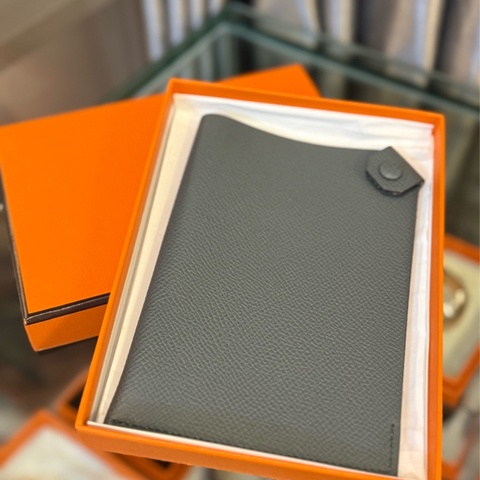 Tarmac passport holder