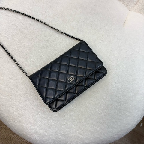 Chanel 黑羊皮銀釦woc鏈條包