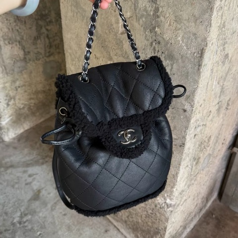 Chanel • 薩爾茲堡黑銀泰迪羊羔毛後背包