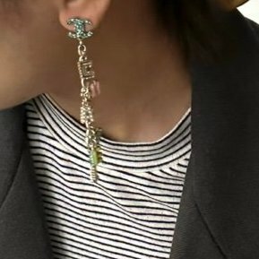 CHANEL 彩色字母垂墜耳環