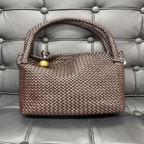 葆蝶家 Bottega Veneta 100牛皮革 尺寸 27x18x9