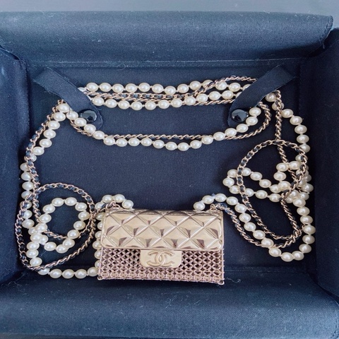 Chanel 香奈兒 21S 春夏秀款 王一博同款金屬盒子項鍊包 皮穿鏈珍珠雙鏈條 鏤空金屬編