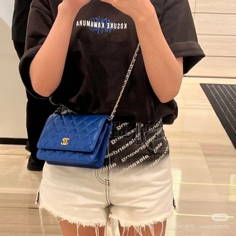 Chanel 藍金金球Woc鏈條包藍色金扣 羊皮 19*13*4 9新 配件塵袋保卡