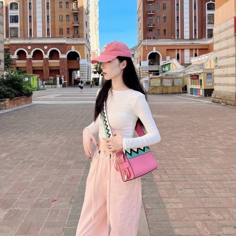 Prada 拼色相機盒子肩背包 粉色拼綠色拼白色 牛皮 23*16*9 9新 配件肩帶 塵袋 購證 保卡 鑰匙*2 鎖