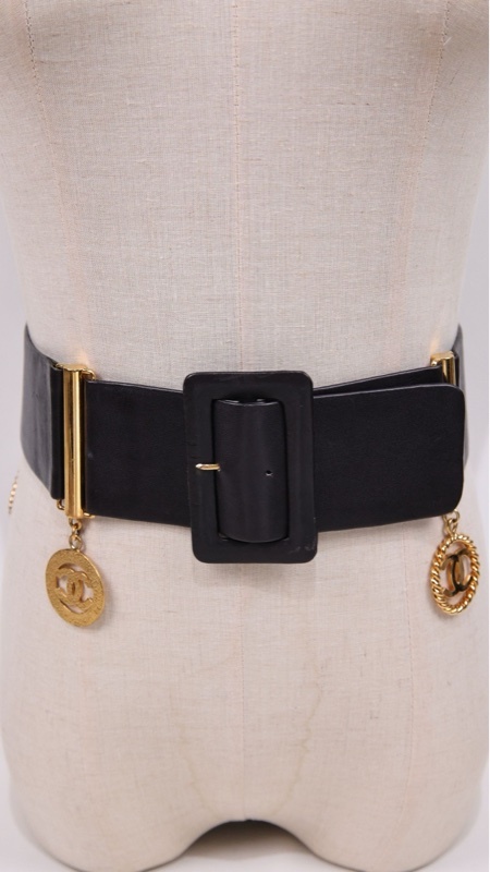 Chanel 92年黑色皮革钱币吊坠腰带