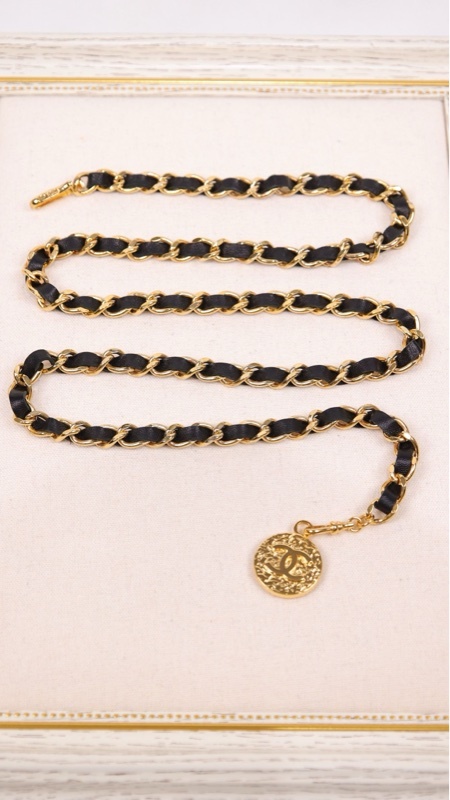 Chanel 黑金皮穿链钱币吊坠单层腰链