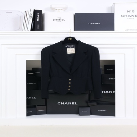 Chanel1994年秋季黑金扣收腰翻领外套