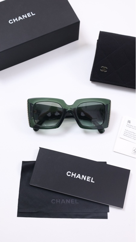 Chanel23s墨绿色侧面珍珠宽腿墨镜