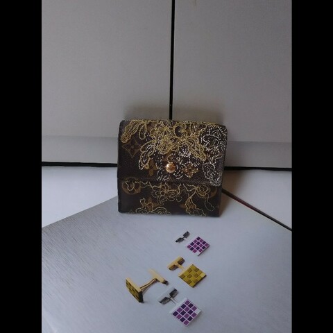 LV 老花秀款金色刺繡雙面方夾