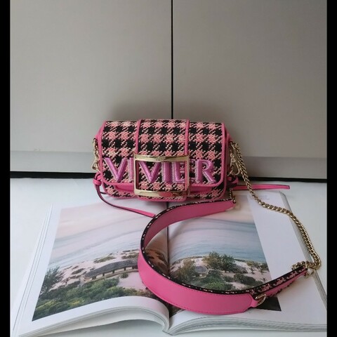 Roger Vivier 粉黑毛呢格斜背口蓋包