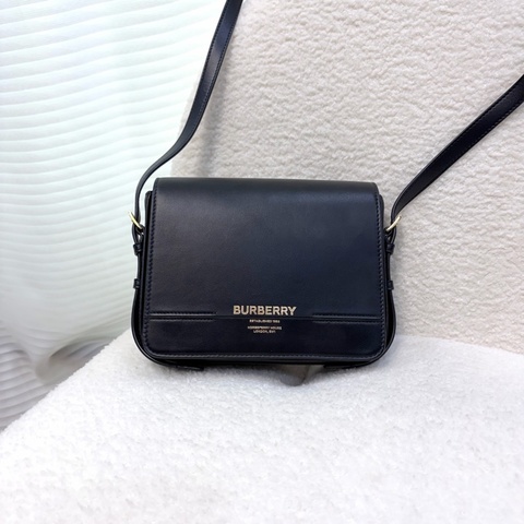 BURBERRY黑色牛皮金釦下蓋磁吸側背包