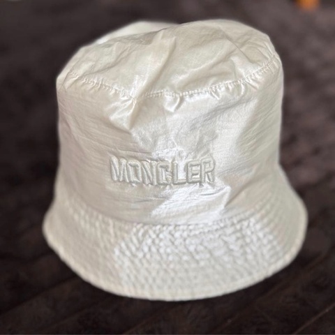 MONCLER珍珠白漁夫帽