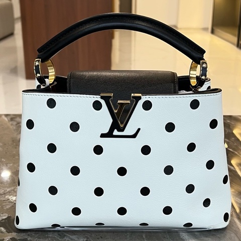 LOUIS VUITTON 路易威登Capucines BB系列卡普辛 波點圖案牛皮革 單肩手提包 可調節可拆卸肩帶 黑白 芯片款
