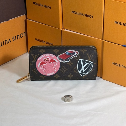 ✨近新閒置 Louis Vuitton 路易威登新款 限量徽章 zippy拉鏈 12卡長夾