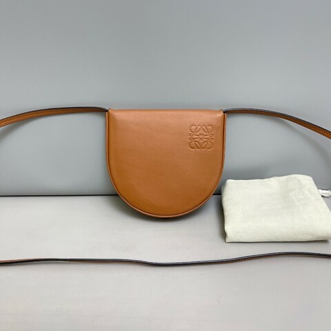 Loewe Heel 焦糖色全皮迷你馬鞍包