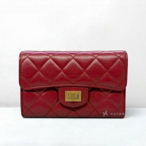 A13415-CHANEL 2.55 紅色油蠟牛皮金釦三折長夾A80829