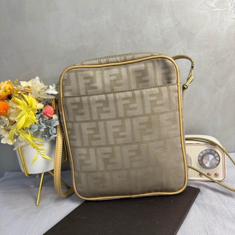 【赫蒂國際精品】 Fendi 芬迪 緹花帆布斜背包 vintage