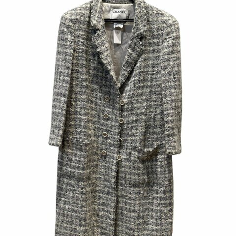 【美收精品】CHANEL 灰色金屬光澤經典夢幻呢絨外套  C-664【隔月月中將轉賣至日本 上架期限30天】