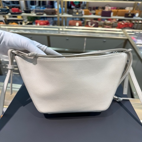 LOEWE羅意威 奶白色迷你hammock hobo腋下包，尺寸:28*17*9.5cm