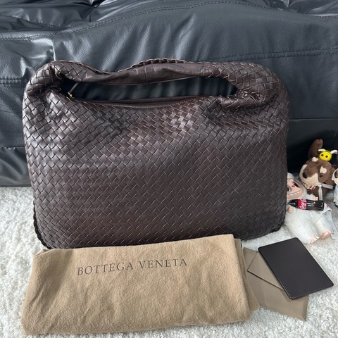 Bottega Veneta 葆蝶家編織烏木色中號和尚hobo單肩包 尺寸:45×2×30cm