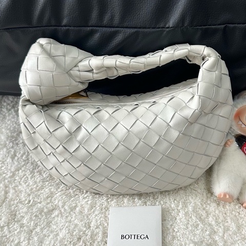 Bottega Veneta 葆蝶家編織白色Jodie手提包 尺寸:25×14cm