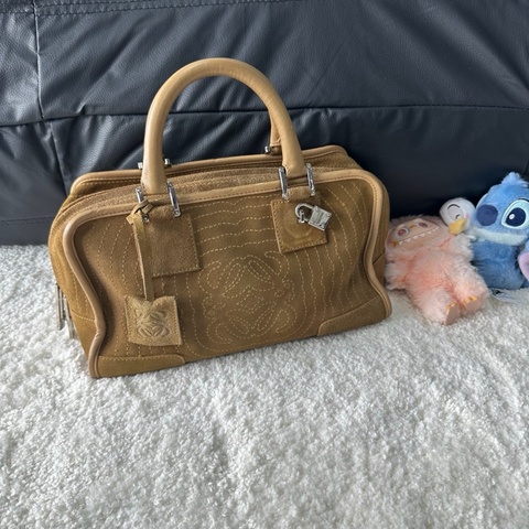 Loewe羅意威 卡其色麂皮拼皮Amazona28手提包 配件:鎖頭 鑰匙都在 尺寸:28×14×17cm