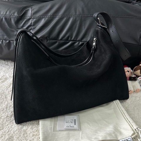Loewe黑銀麂皮berlingo牛皮單肩斜挎包 男女同款 配件:防塵袋 尺寸:31×43×21。
